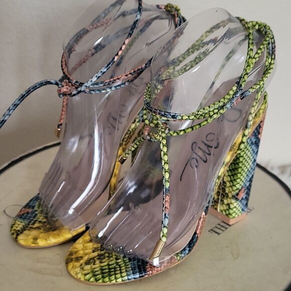 - So Me Rainbow Snakeskin Print - Picture 2 of 11